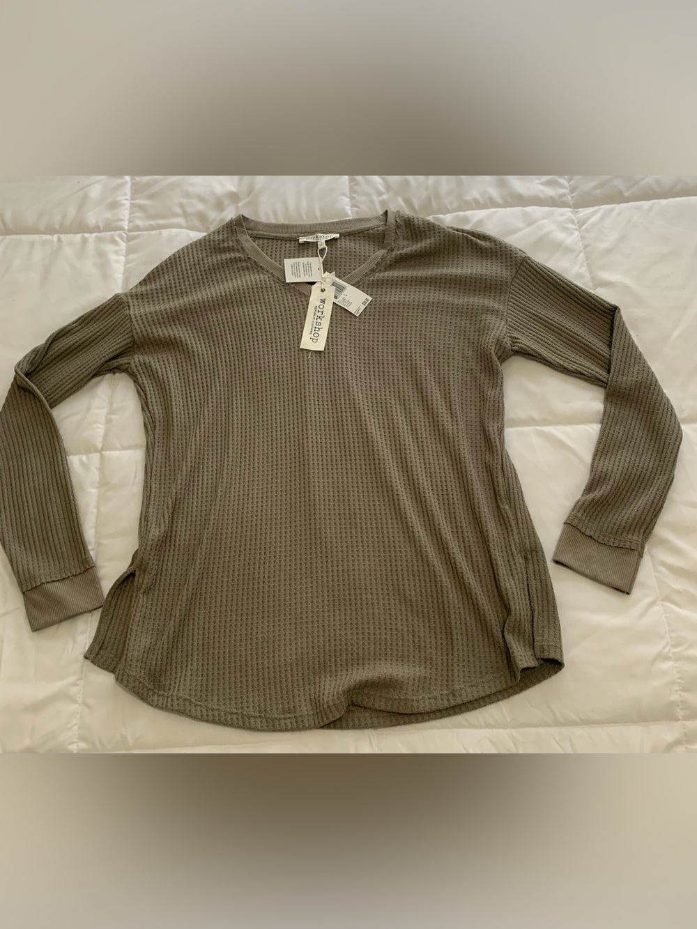 New workshop REPUBLIC CLOTHING Long sleep v-neck Tee Size L
